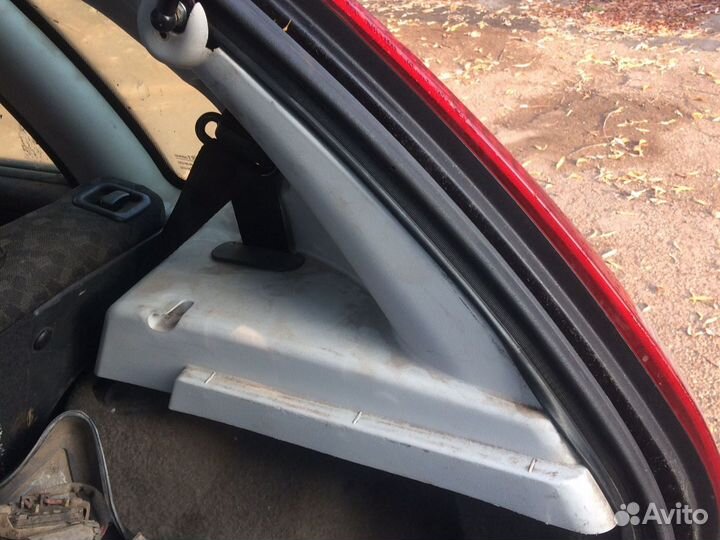 Обшивка задней стойки левая правая Лада Калина