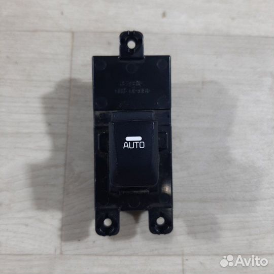 Кнопка стеклоподъемника передняя правая Kia Ceed