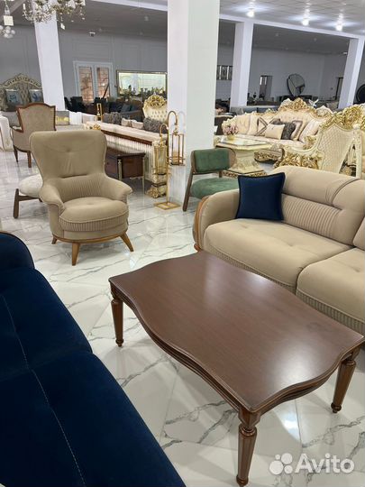 Стол и стулья