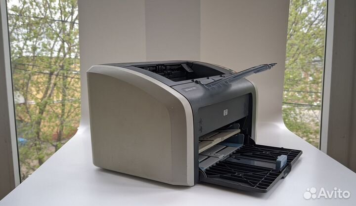 Принтер лазерный HP laserjet 1010 + 100%картридж