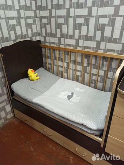 Детская кроватка трансформер с маятником