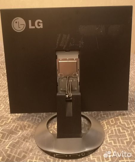 Монитор LG 19дюймов, 2мс, dvi