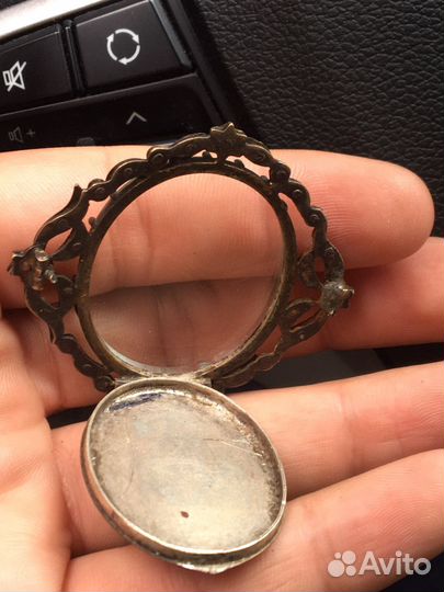 Старинный брошь
