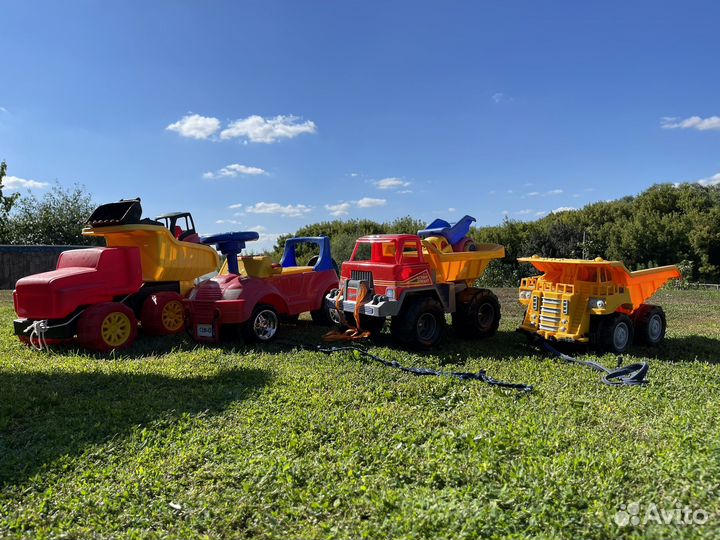Детские игрушки очень большие машины