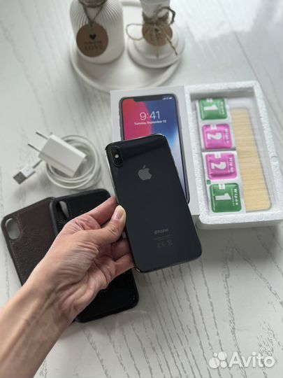 iPhone X, 64 ГБ