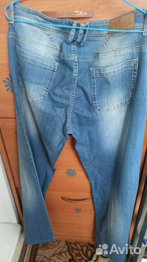 Джинсы женские и футболка
