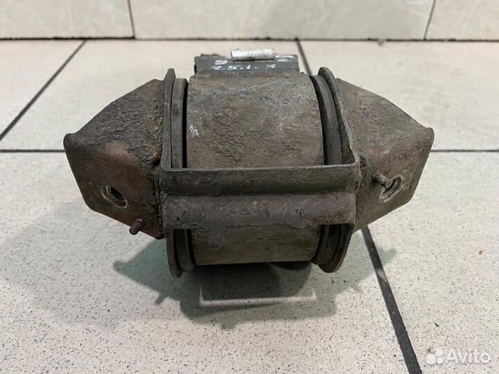 Подушка двигателя Volkswagen Jetta 2