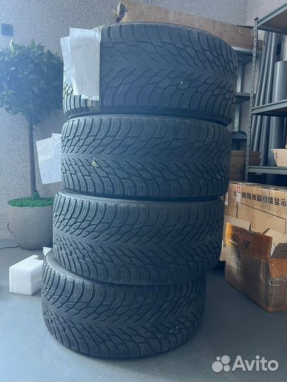 Nokian Tyres Hakkapeliitta R3 SUV 295/40 R21 28G