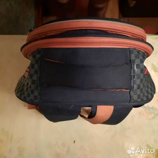 Рюкзак школьный в отличном состоянии
