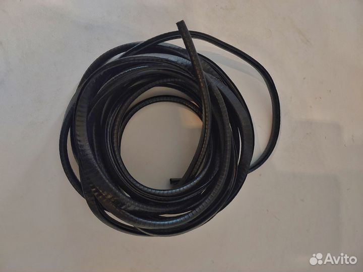 Уплотнитель молдинг кожуха запаски g-class w463