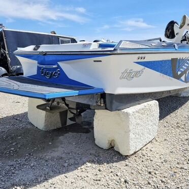 Катер Tige RZX2