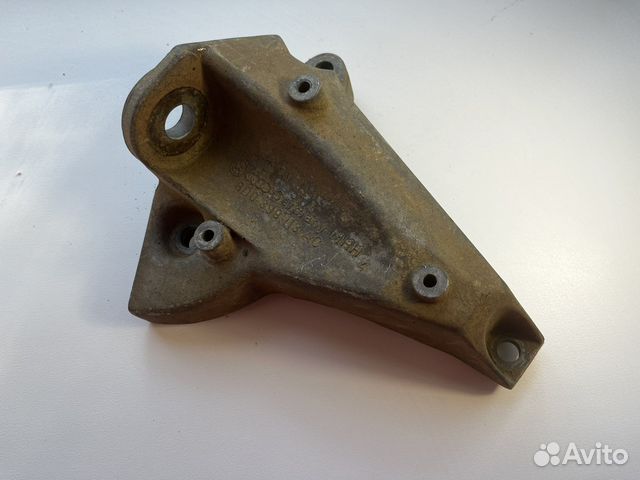 Левый кронштейн АКПП А6 С5