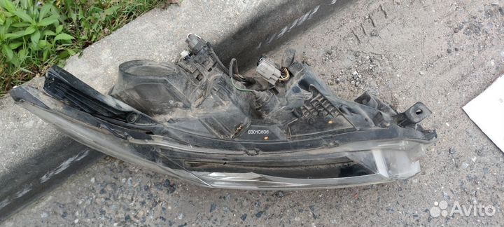 Передняя правая фара 8301C836