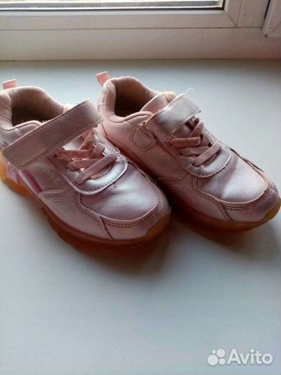 Кроссовки на девочку