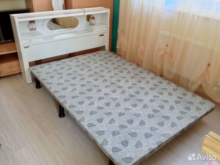 Кровать двухспальная с матрасом бу