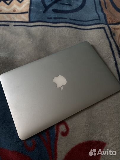 Apple Macbook Air 11 (2011)