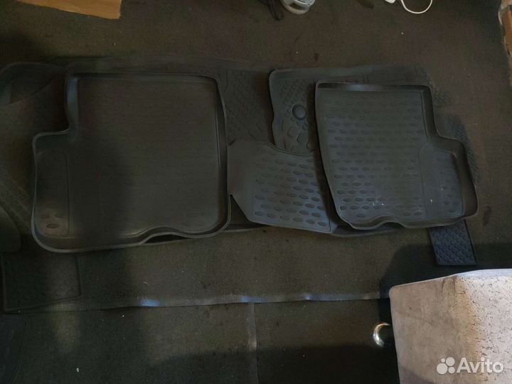 Резиновые ковры салона ларгус