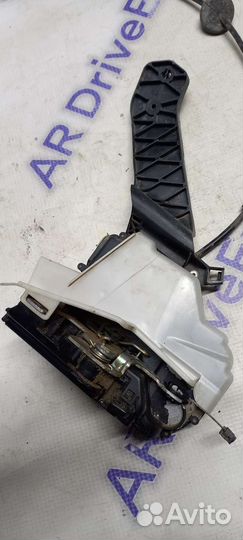 Замок задней левой двери Skoda Superb 1