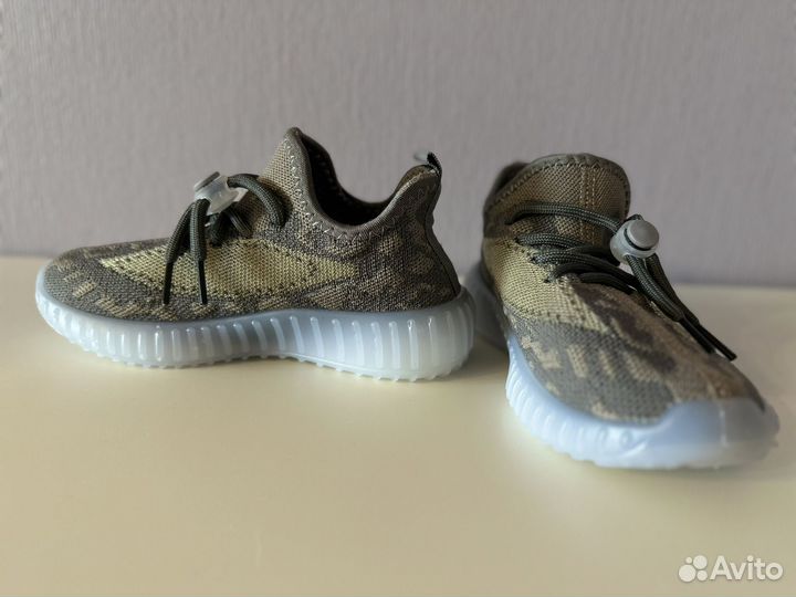 Детские кроссовки yeezy летние