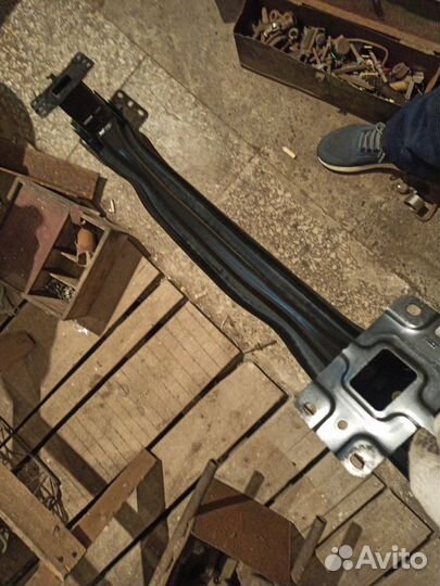 Усилитель заднего бампера Тигуан 2