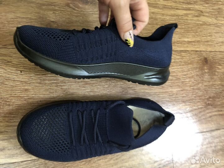 Кроссовки женские