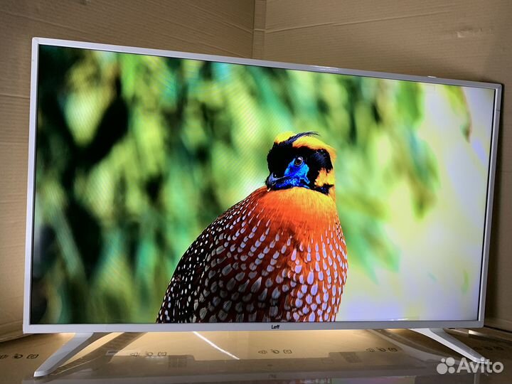 Заряженный белый Smart телевизор 102 см