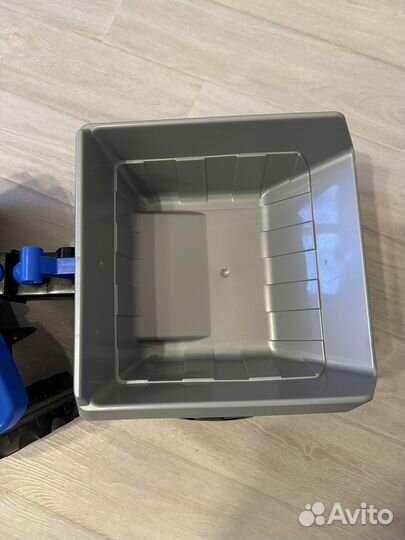 Синий трактор каталка с прицепом