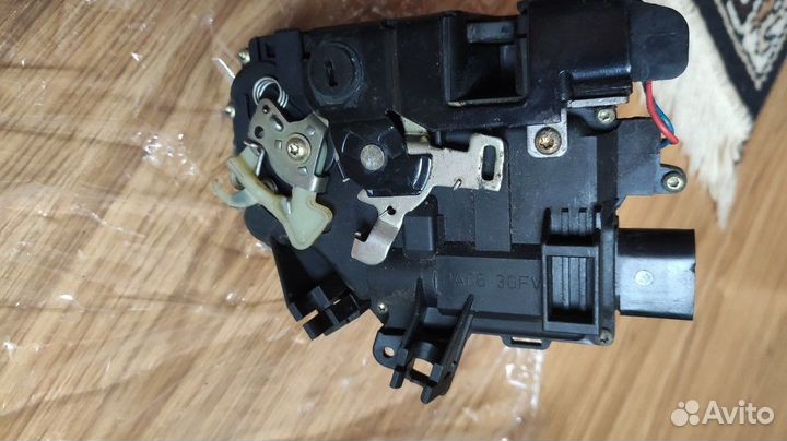 Замок правой задней двери Audi A6 C5
