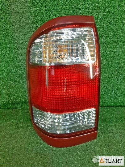 Фонарь задний левый nissan terrano