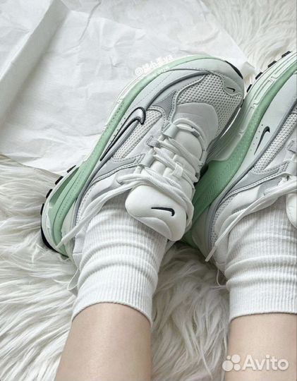 Кроссовки Nike air max bliss (стелька 27 см)