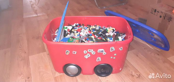 Коробка с lego