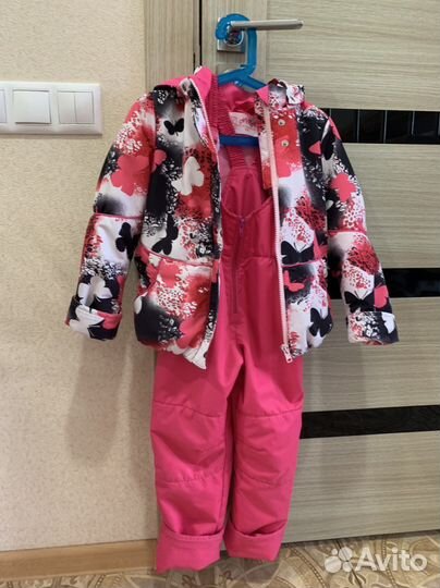 Костюм демисезонный р. 110 на девочку