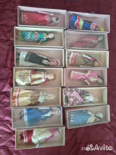 Фарфоровые куклы в костюмах народов мира