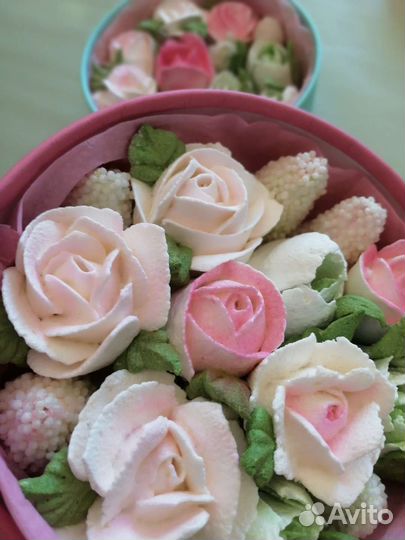 Букет зефирных цветов в коробке