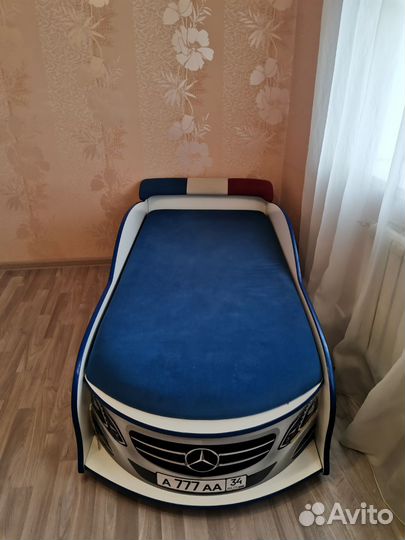 Детская кровать машина