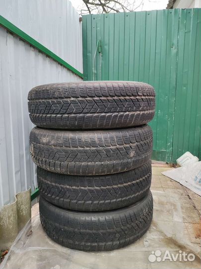 Pirelli Scorpion Winter 215/65 R17 30B
