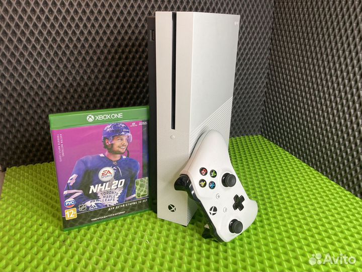 Xbox One S 1Tb геймпад + игра