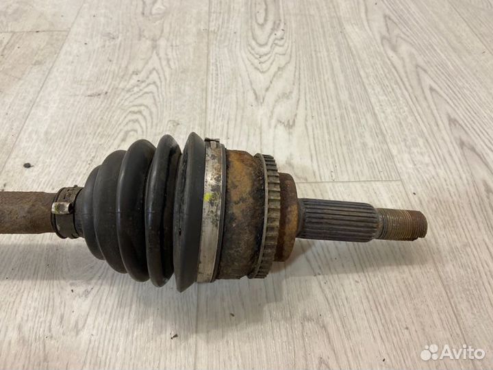 Привод передний правый Toyota Avensis T25 1zzfe
