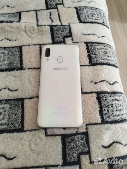 Samsung Galaxy A40, 4/64 ГБ