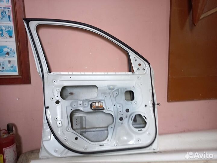 Дверь передняя левая mitsubishi outlander 3