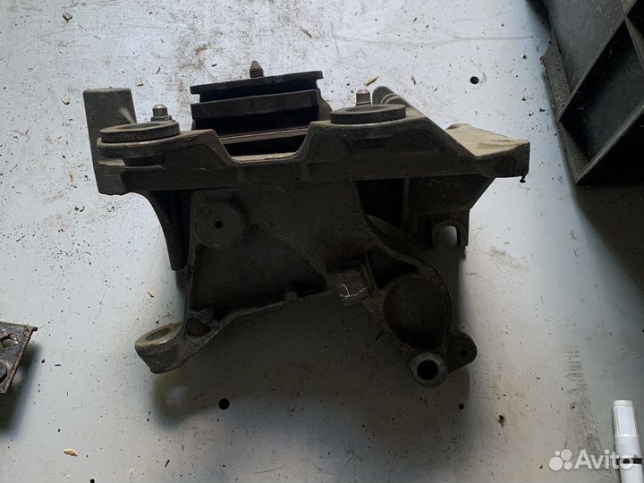 Подушка кпп laguna 3 1,5