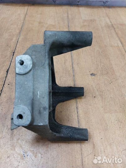 Кронштейн двигателя правый Opel Corsa C Z12XEP