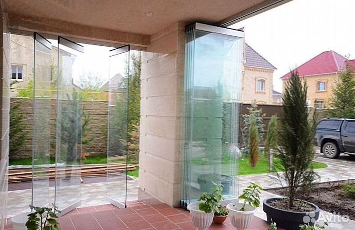 Безрамное раздвижное остекление