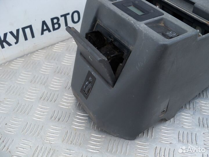 Консоль между сидений Nissan Patrol K160 / K260 92