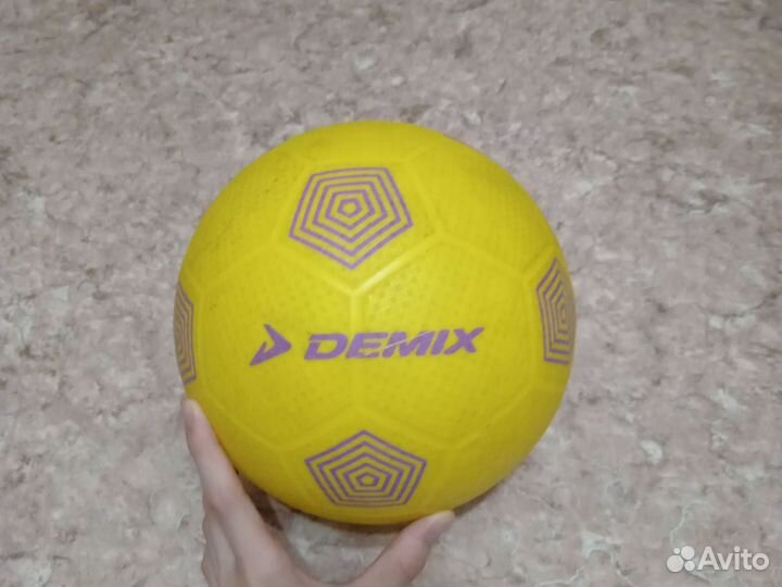 Футбольный мяч резиновый детский demix
