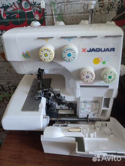 Оверлок Ягуар 880D