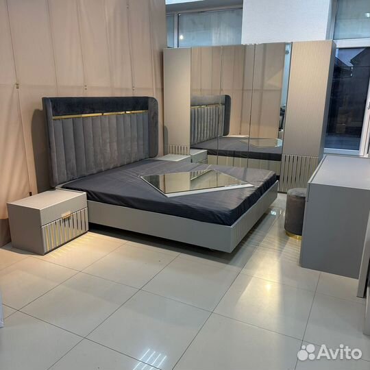 Спальный гарнитур