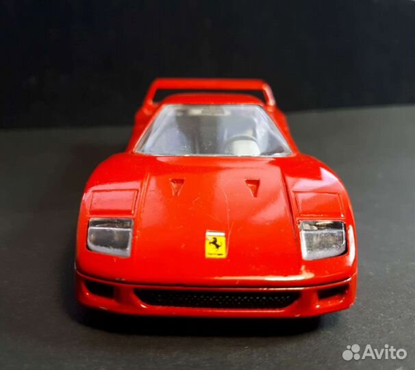 Модель Ferrari F40 1:43 bburago