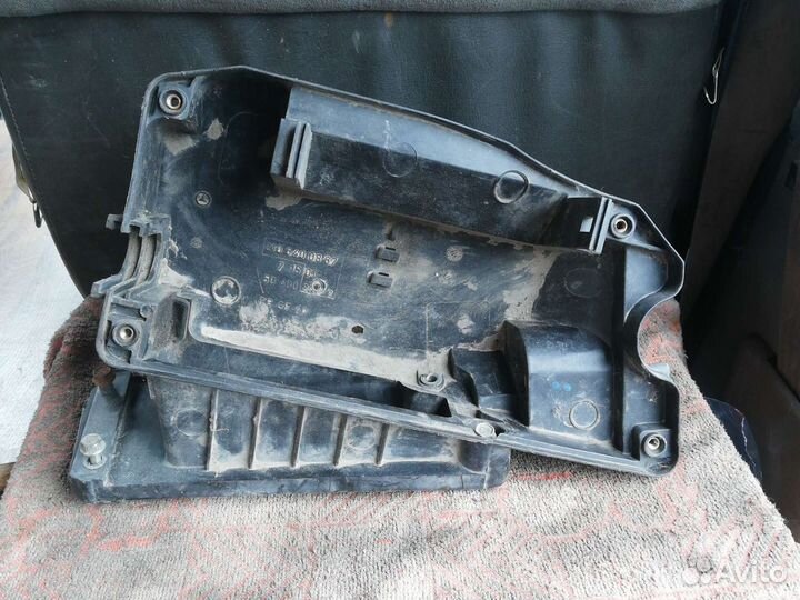 Поддон корпуса предохранителей Мерседес W210