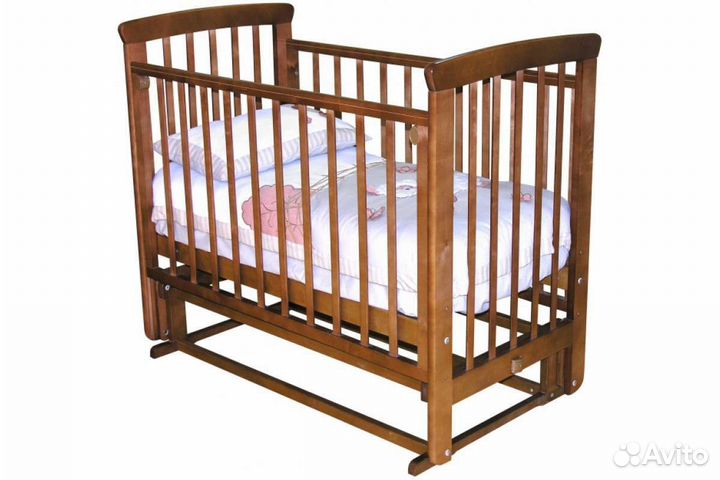 Детская кроватка с поперечным маятником